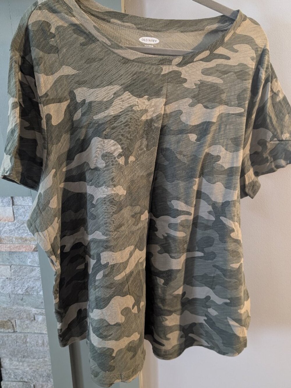 Old Navy Women's Camo Tee - EUC - Size 2XL